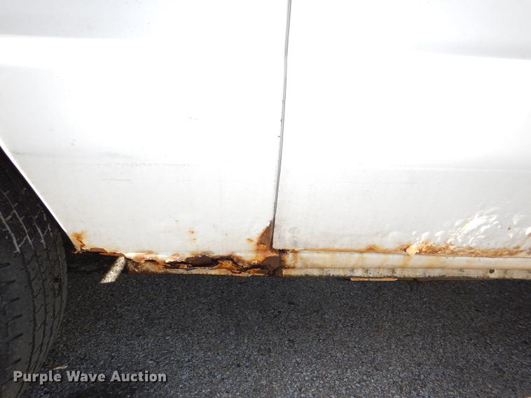 image for item DE0043 2004 Ford E350 Super Duty van