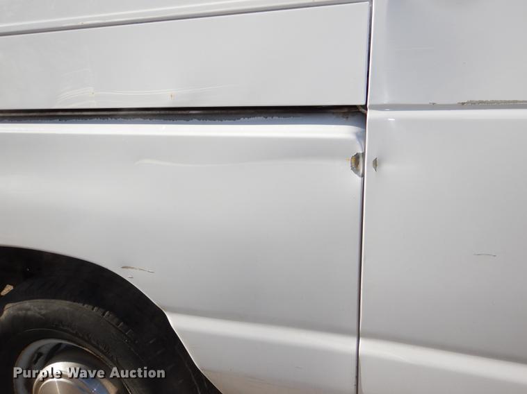 image for item DE0043 2004 Ford E350 Super Duty van