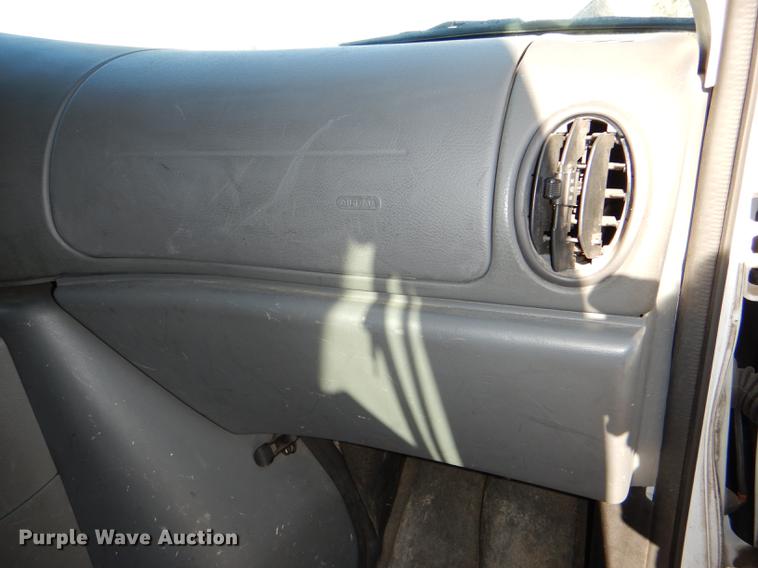 image for item DE0043 2004 Ford E350 Super Duty van