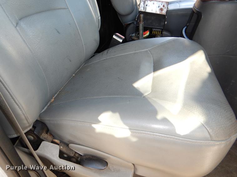 image for item DE0043 2004 Ford E350 Super Duty van