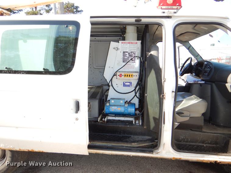 image for item DE0043 2004 Ford E350 Super Duty van