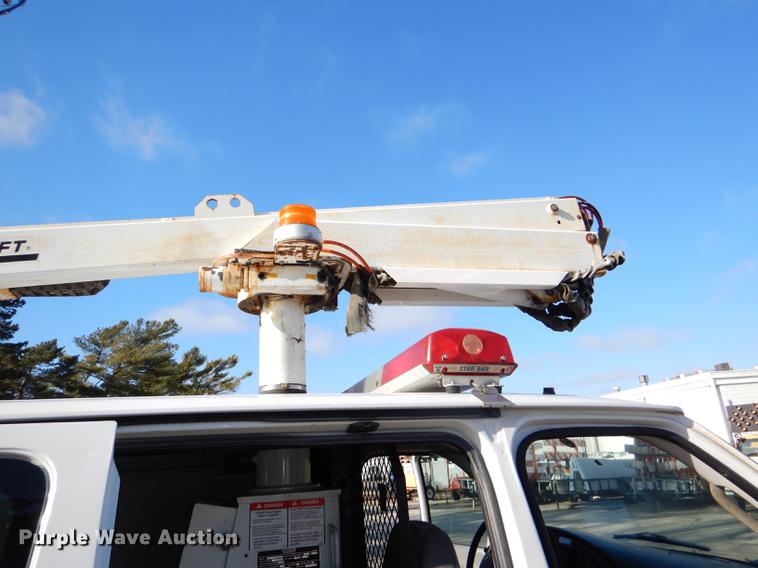 image for item DE0043 2004 Ford E350 Super Duty van