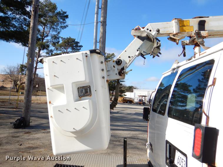 image for item DE0043 2004 Ford E350 Super Duty van