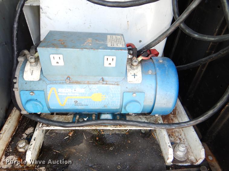 image for item DE0043 2004 Ford E350 Super Duty van