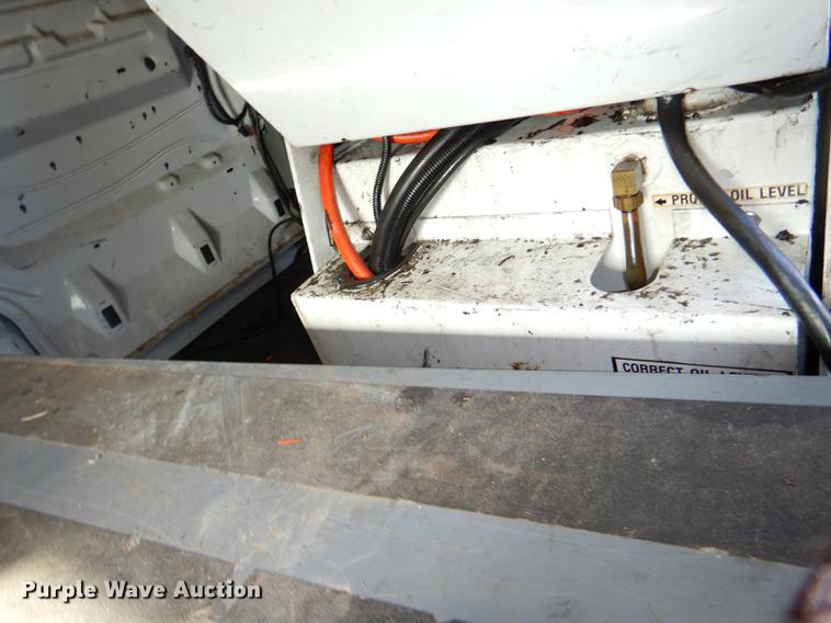 image for item DE0043 2004 Ford E350 Super Duty van