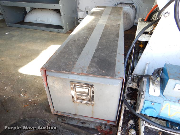 image for item DE0043 2004 Ford E350 Super Duty van