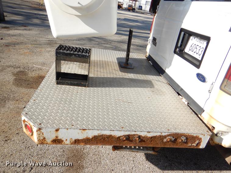 image for item DE0043 2004 Ford E350 Super Duty van