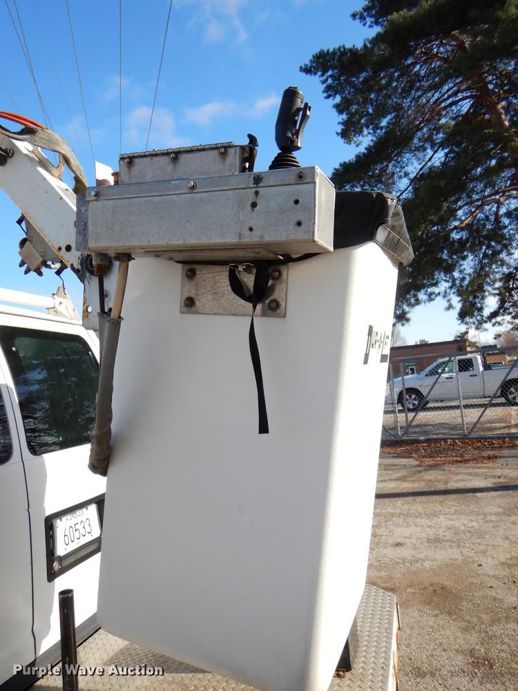 image for item DE0043 2004 Ford E350 Super Duty van