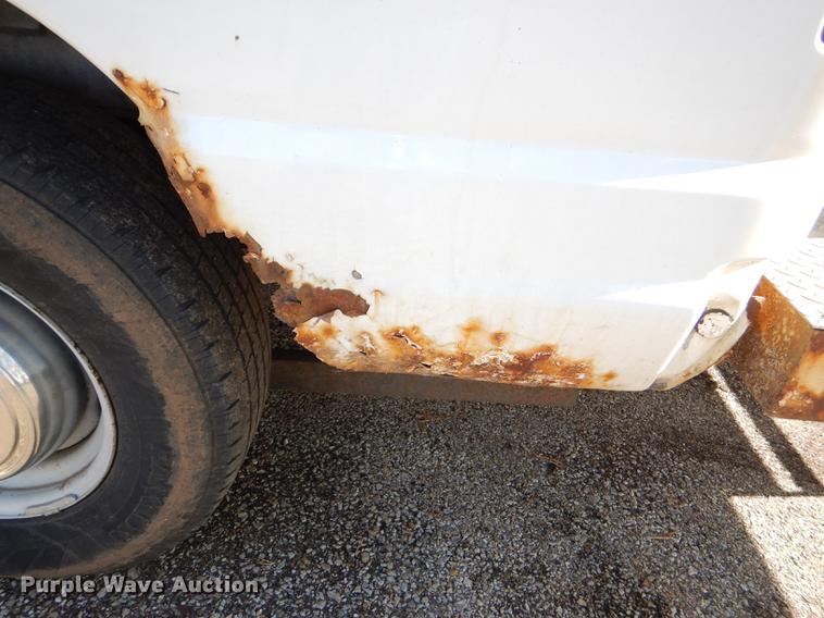 image for item DE0043 2004 Ford E350 Super Duty van