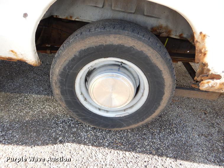 image for item DE0043 2004 Ford E350 Super Duty van