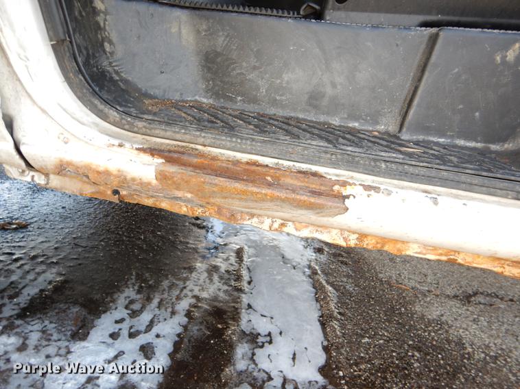 image for item DE0043 2004 Ford E350 Super Duty van