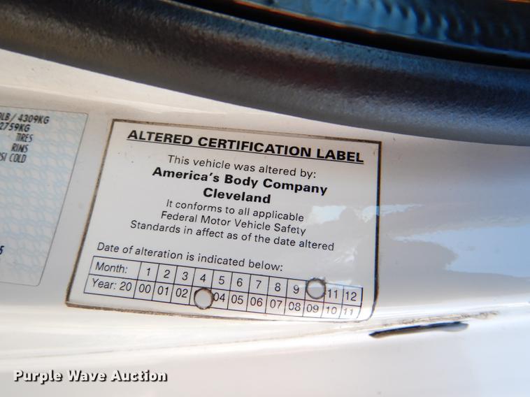 image for item DE0043 2004 Ford E350 Super Duty van