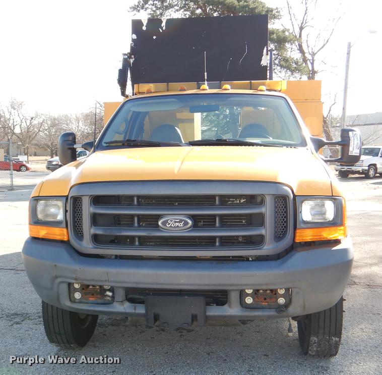 image for item DE0045 1999 Ford F450 Super Duty XL utility truck