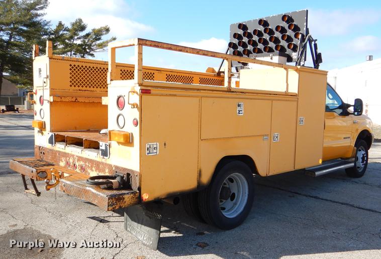 image for item DE0045 1999 Ford F450 Super Duty XL utility truck