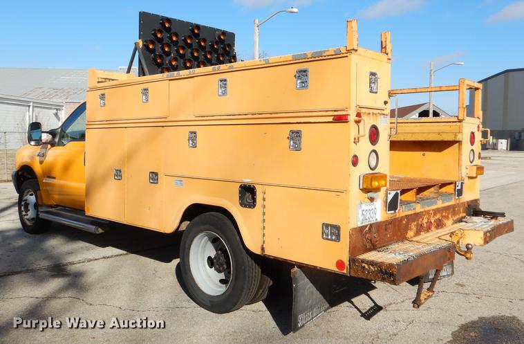 image for item DE0045 1999 Ford F450 Super Duty XL utility truck