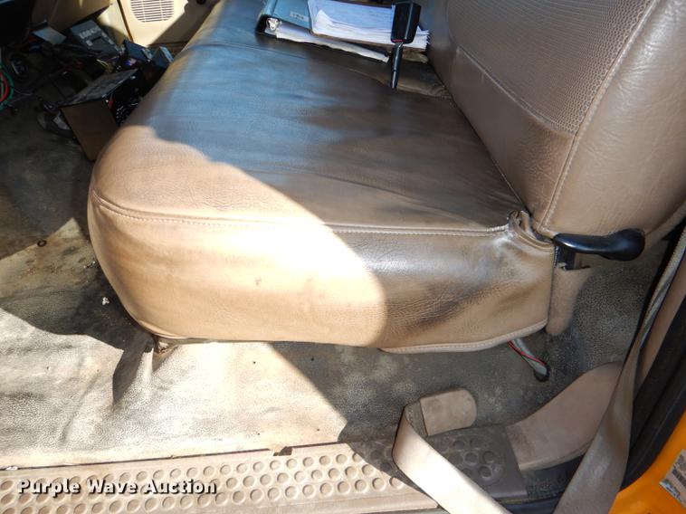 image for item DE0045 1999 Ford F450 Super Duty XL utility truck