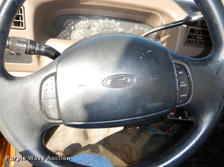image for item DE0045 1999 Ford F450 Super Duty XL utility truck