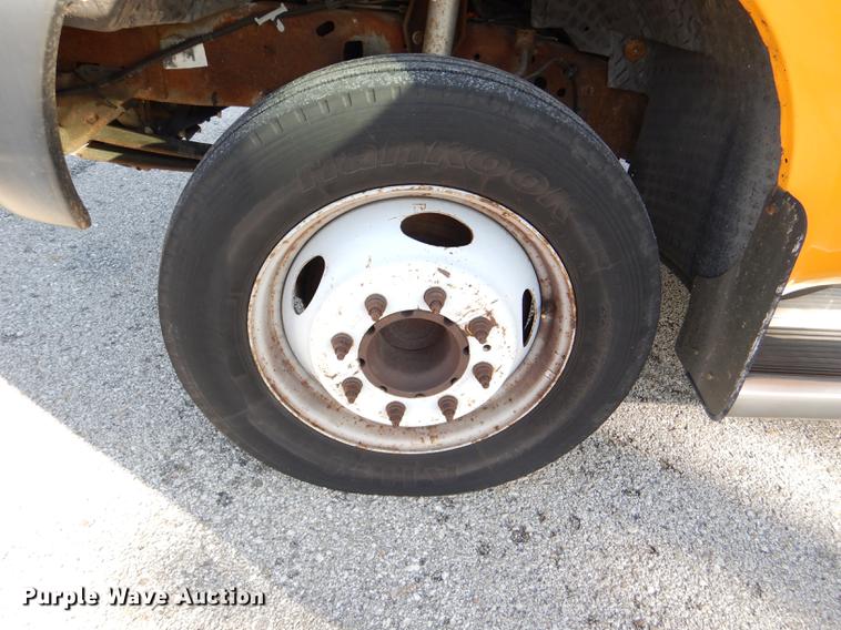 image for item DE0045 1999 Ford F450 Super Duty XL utility truck