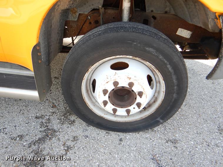 image for item DE0045 1999 Ford F450 Super Duty XL utility truck