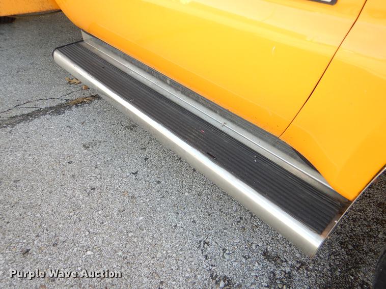 image for item DE0045 1999 Ford F450 Super Duty XL utility truck