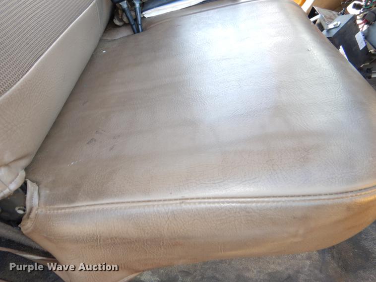 image for item DE0045 1999 Ford F450 Super Duty XL utility truck