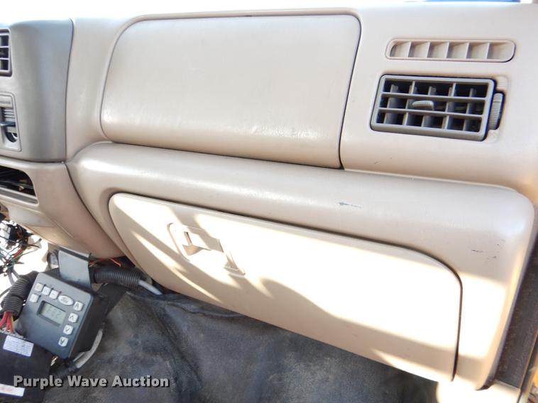 image for item DE0045 1999 Ford F450 Super Duty XL utility truck