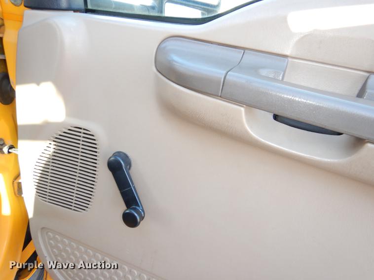 image for item DE0045 1999 Ford F450 Super Duty XL utility truck