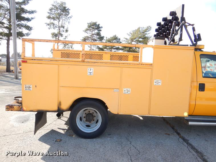 image for item DE0045 1999 Ford F450 Super Duty XL utility truck