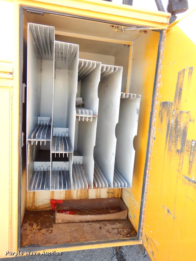 image for item DE0045 1999 Ford F450 Super Duty XL utility truck