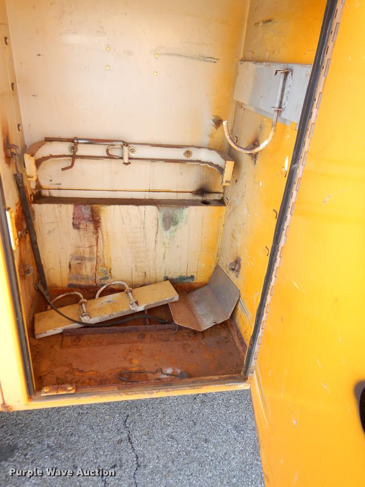 image for item DE0045 1999 Ford F450 Super Duty XL utility truck