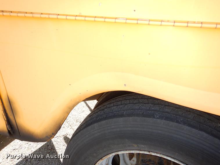 image for item DE0045 1999 Ford F450 Super Duty XL utility truck