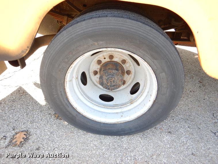 image for item DE0045 1999 Ford F450 Super Duty XL utility truck