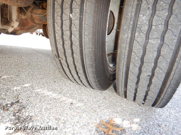 image for item DE0045 1999 Ford F450 Super Duty XL utility truck