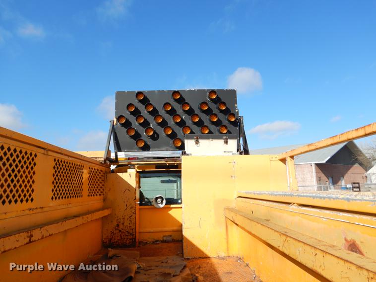 image for item DE0045 1999 Ford F450 Super Duty XL utility truck