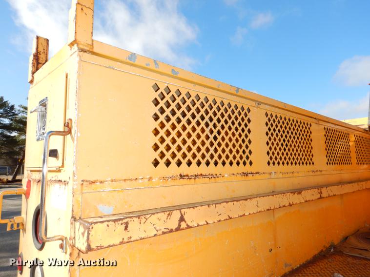 image for item DE0045 1999 Ford F450 Super Duty XL utility truck