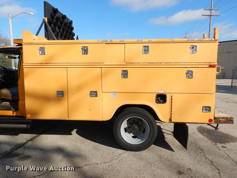 image for item DE0045 1999 Ford F450 Super Duty XL utility truck