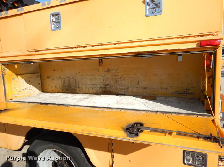 image for item DE0045 1999 Ford F450 Super Duty XL utility truck