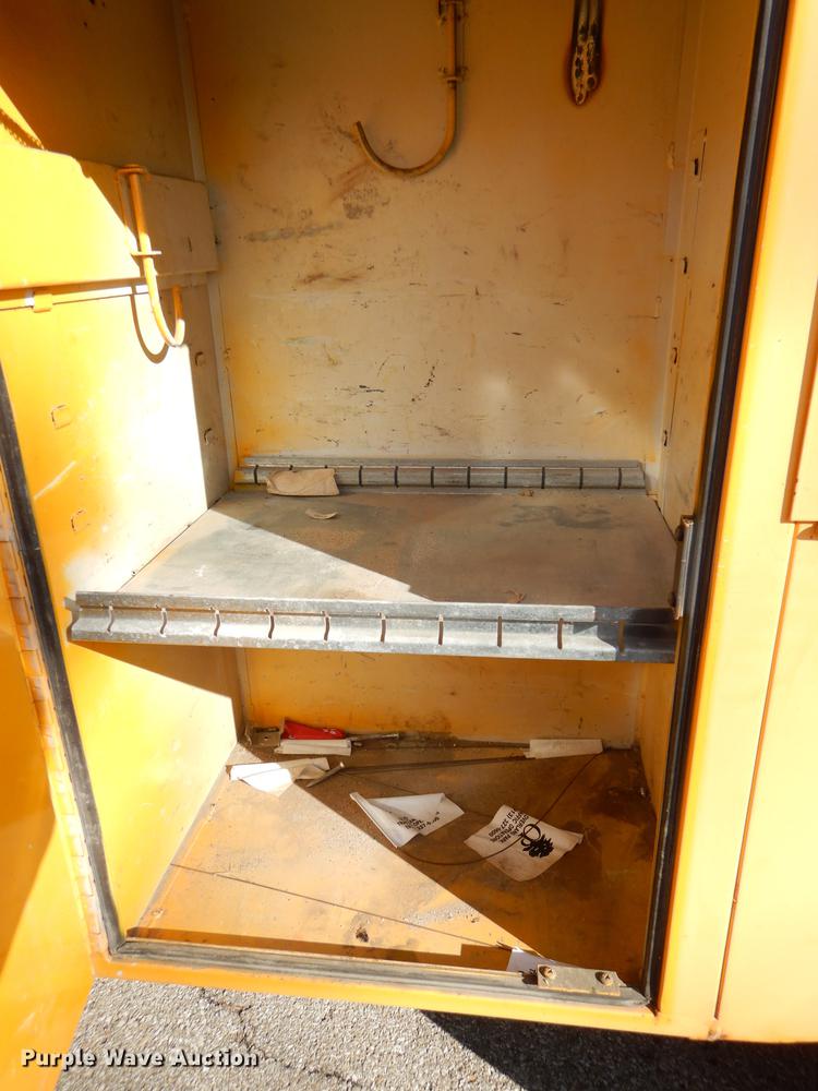 image for item DE0045 1999 Ford F450 Super Duty XL utility truck