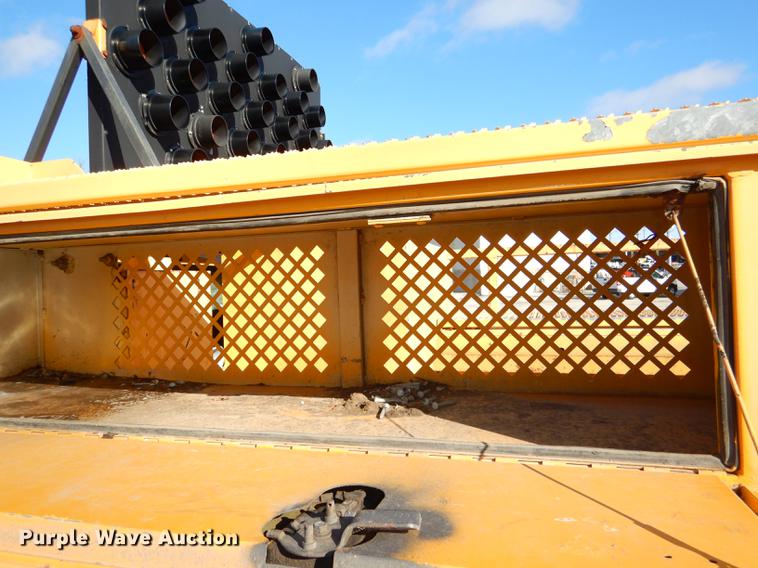 image for item DE0045 1999 Ford F450 Super Duty XL utility truck