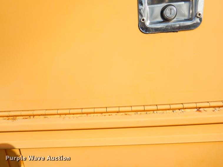 image for item DE0045 1999 Ford F450 Super Duty XL utility truck