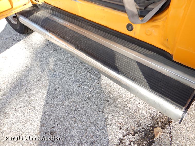 image for item DE0045 1999 Ford F450 Super Duty XL utility truck