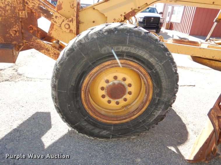 image for item DE0047 1983 Caterpillar 120G motor grader