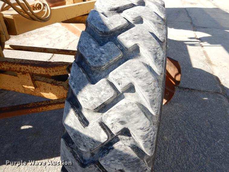 image for item DE0047 1983 Caterpillar 120G motor grader