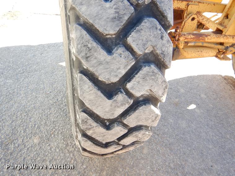 image for item DE0047 1983 Caterpillar 120G motor grader