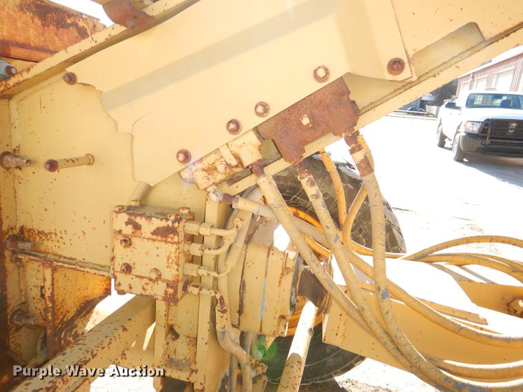 image for item DE0047 1983 Caterpillar 120G motor grader