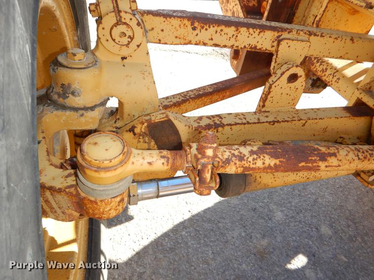 image for item DE0047 1983 Caterpillar 120G motor grader