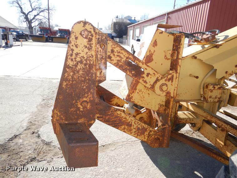 image for item DE0047 1983 Caterpillar 120G motor grader