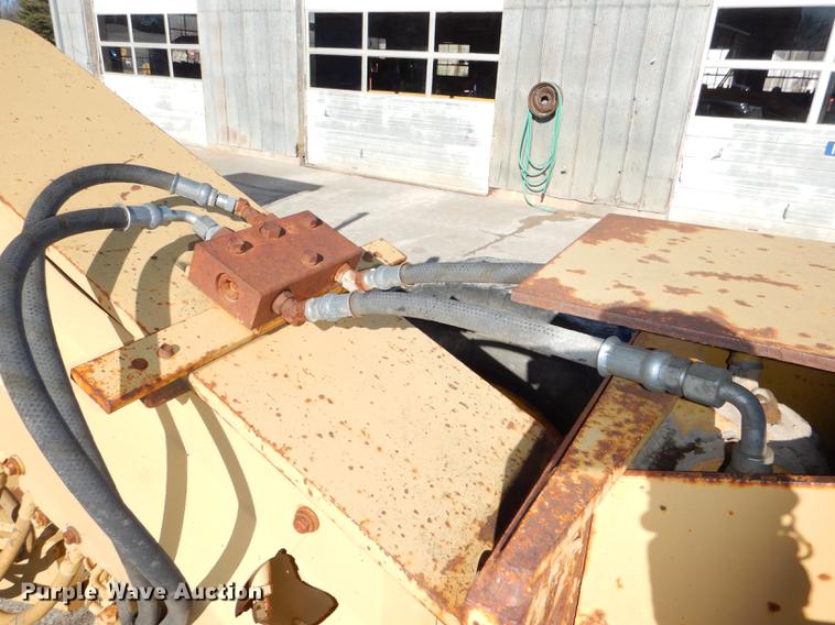 image for item DE0047 1983 Caterpillar 120G motor grader