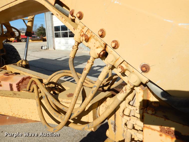 image for item DE0047 1983 Caterpillar 120G motor grader