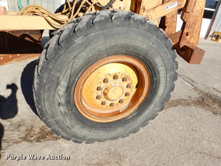 image for item DE0047 1983 Caterpillar 120G motor grader